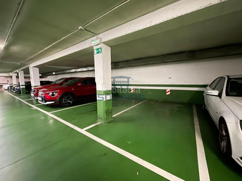 Foto a6cd4e67-bf0a-49d6-8611-88b9b57fb6fb. Aparcament cotxe a Centro Ourense
