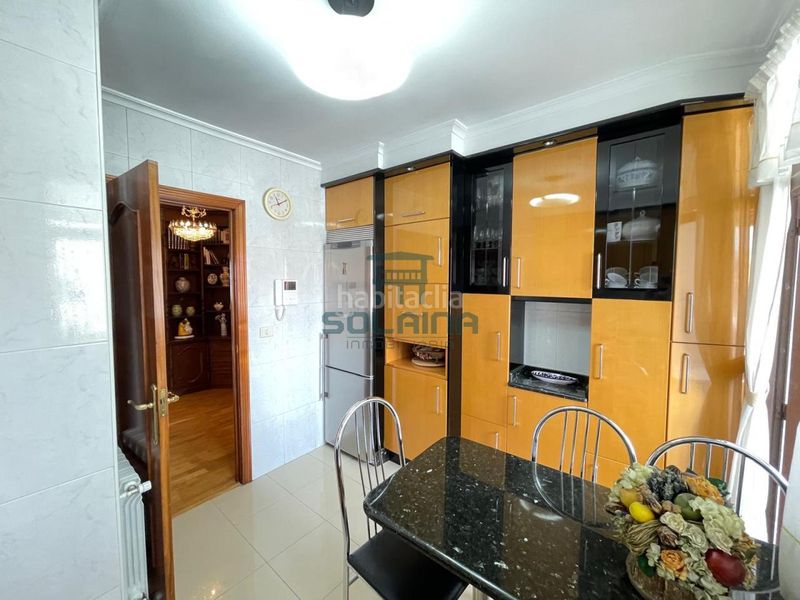 Foto 0a2c09cb-943d-4278-9dc2-c19064d3b91d. Piso en Centro Ourense