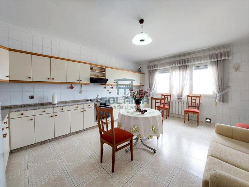 Foto 976b882a-85f4-4961-a2f3-ed83d63c78e4. Casa amb calefacció aparcament a Toén