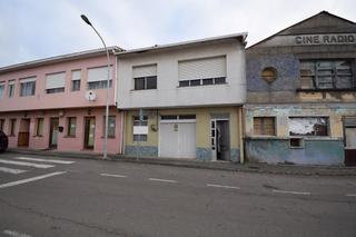 Casa adossada a Vilarmaior. Chalet adosado en venta en o tres