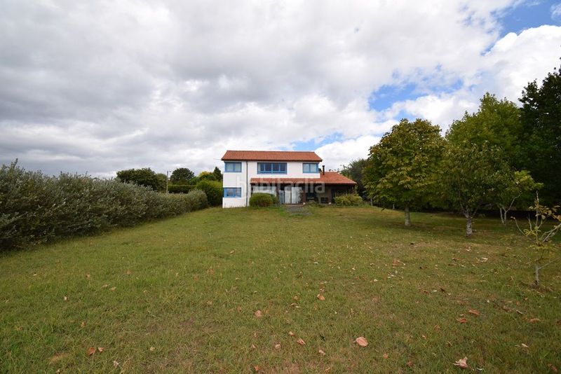 Foto 2d7234d8-f4c3-46f0-b6c9-7ac394e546ac. Xalet amb calefacció aparcament a Miño