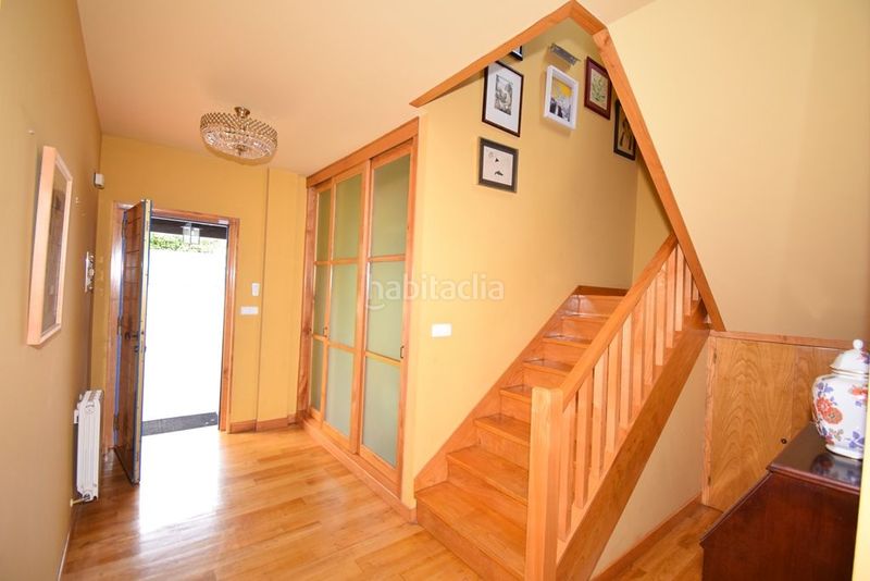 Foto 8f41345f-e372-450c-86e8-233fa7ff050b. Xalet amb calefacció aparcament a Miño