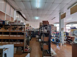 Foto cd71b98a-c31e-442e-995c-d2a13cb42fa7. Local comercial a Carral