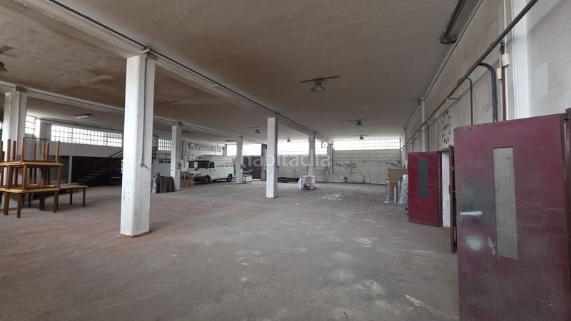 Foto b06bc7e3-9317-466d-a532-c2861342e58b. Nau industrial a Miño
