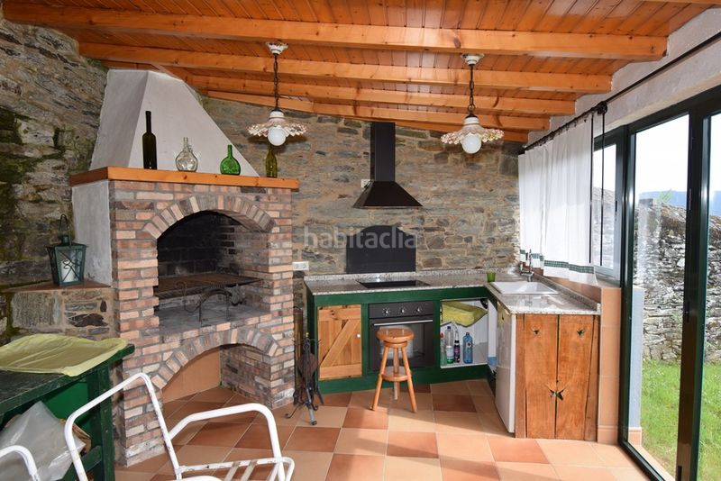 Foto 54f526c8-ab4a-4523-b783-bafa549ee10a. Casa adossada amb calefacció a Pontedeume