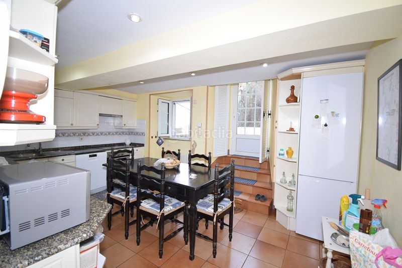 Foto 606b390d-d704-4e80-b6e3-b23f7d4b64e0. Casa adossada amb calefacció a Pontedeume