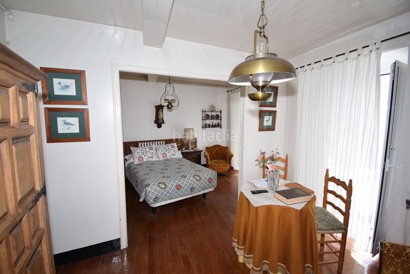 Foto b71a90c1-0506-46e9-baf7-770b100d15f1. Casa adossada amb calefacció a Pontedeume