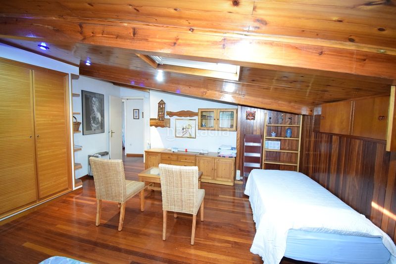 Foto e9b1b864-e891-4779-b5a1-6ff21be78a9b. Casa adossada amb calefacció a Pontedeume