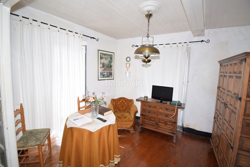 Foto f990f9b7-4c8a-4a6a-9f11-1da9f3a6a66f. Casa adossada amb calefacció a Pontedeume