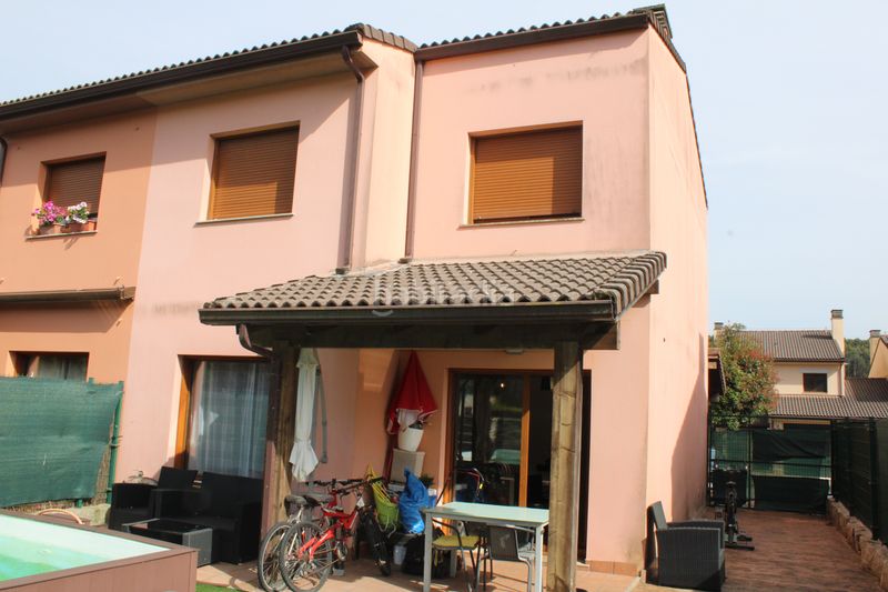 Foto ad188e81-9f2b-46c0-be69-401afffd1220. Casa adossada a a penasca 13 a Miño