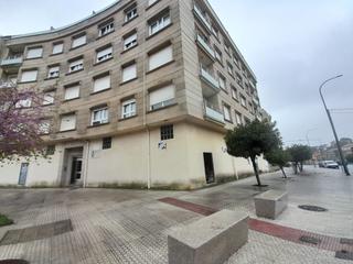 Local commercial à Avenida de barraña 55