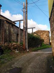 Casa a Lugar sar 21. Casa de piedra con pequeño alpendre y jardin para restaurar