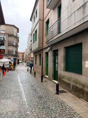 Lloguer Local Comercial  Rúa infantas. Alquiler de local céntrico en cambados