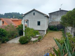 Casa a Meis. Se vende casa a reformar con amplia finca