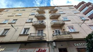 Pis  Avenida rosala de castro. Amplio piso en el centro de ribeira