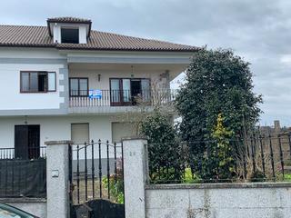 Casa adossada a Sobrán. Chalet adosado en o rial