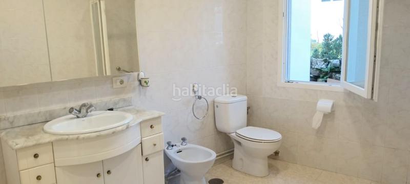 Foto 0d5de505-8d98-4c9e-9ae6-90957a9ef8d2. Casa amb aparcament a Aguiño Ribeira