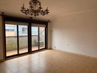 Appartement en Vilagarca. Noval vende amplio piso cntrico con terraza   en vilagarca de
