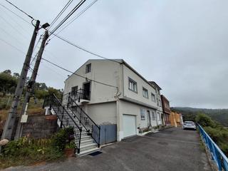 Maison à Calle espiñeira 23. Casa  con dos viviendas y terreno en el centro