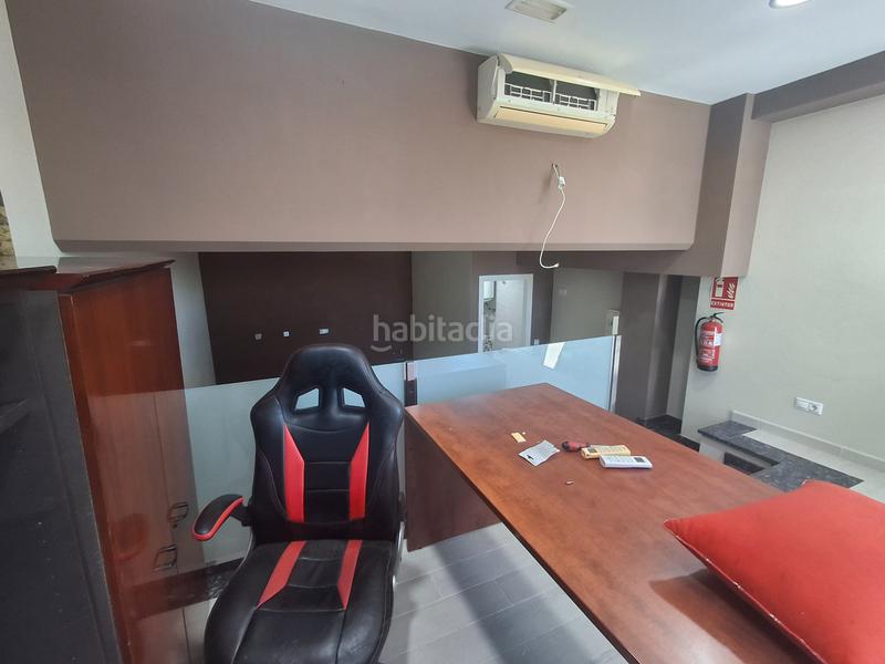 Foto 15e95e7e-ebd4-494b-a2f6-f0902b625ff2. Affitto locale commerciale in avenida da constitución 49 in Boiro