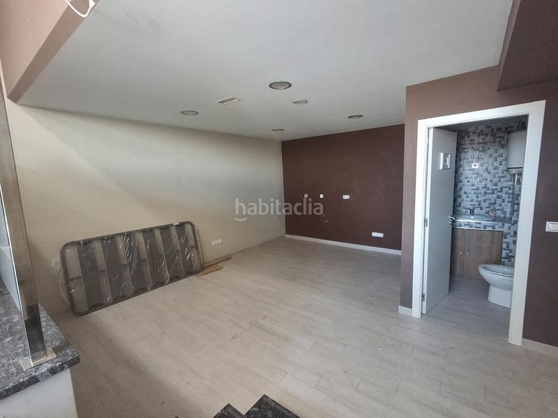 Foto 4a512950-cbbb-4dfb-b5b7-06049ad07073. Affitto locale commerciale in avenida da constitución 49 in Boiro