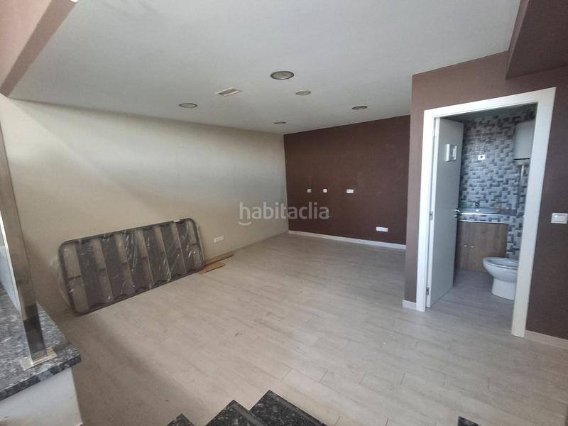 Foto cdf5877c-6472-4ddf-b966-613860536ea7. Affitto locale commerciale in avenida da constitución 49 in Boiro