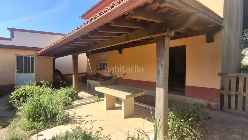 Foto 4b73f174-e07d-470a-bbb9-73d83fcf130f. Xalet amb xemeneia aparcament a Oleiros Ribeira