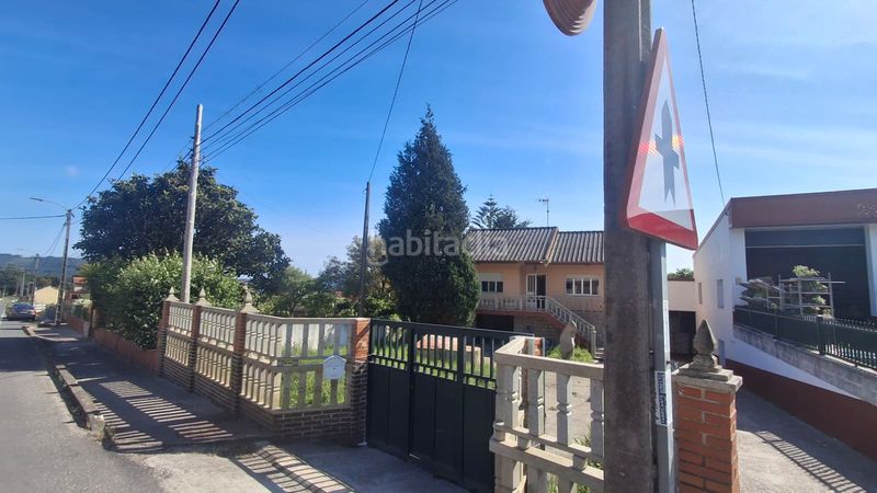 Foto ffdd7bdd-34e5-4037-9ac1-50535488e494. Xalet amb xemeneia aparcament a Oleiros Ribeira