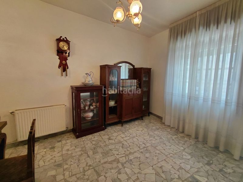 Foto ea051ba8-95d3-4860-95c0-c78f0a287ed6. Casa adossada amb calefacció a Grove (O)