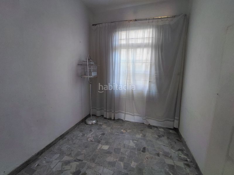 Foto f5157e9e-0ffe-4e05-a4a5-f6e8bfe75dc9. Casa adossada amb calefacció a Grove (O)
