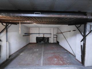 Parking voiture à Rúa marcial del adalid 5. Plazas de garaje en el centro de ribeira