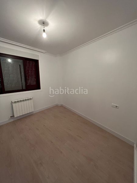 Foto aa6bedb3-15d2-43aa-97ec-444bbba27c4c. Pis amb calefacció aparcament a Samieira Poio