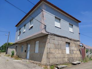 House  Aldea cacabelos. Casa/chalet en cambados (zona vilariño)