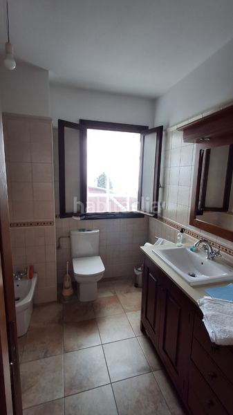 Foto 0847fd7b-f30c-4100-9ac7-dcf50f7601b1. Edifici a urbanización escarabote 154 a Boiro