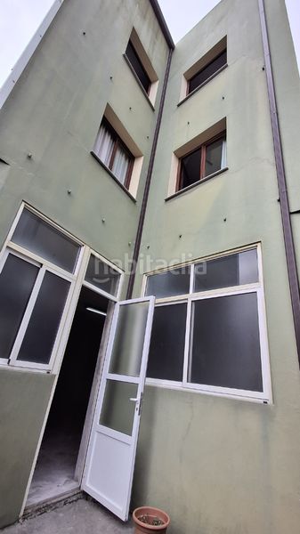 Foto 30a95b21-2b0a-4200-a5e1-e5b3fea03f0f. Edifici a urbanización escarabote 154 a Boiro