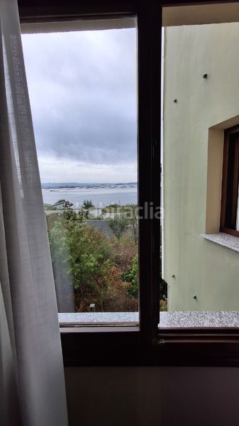 Foto f3eec262-b1f7-41f7-a1d7-df0e15d08cd5. Edifici a urbanización escarabote 154 a Boiro