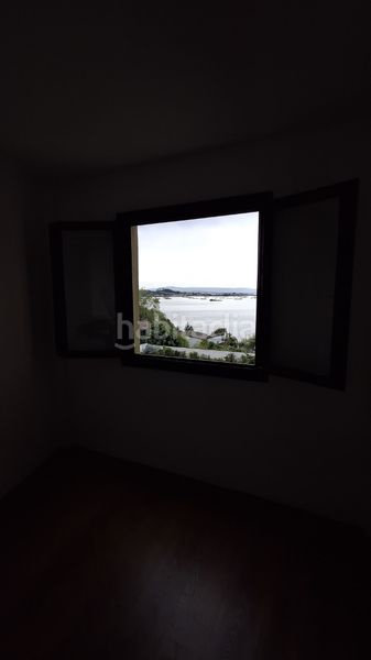 Foto f494886c-4405-43e0-aaf5-d464646aea2a. Edifici a urbanización escarabote 154 a Boiro
