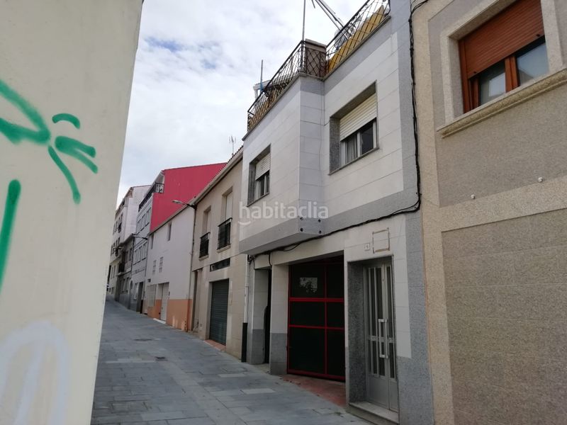 Foto e8045ea2-cf5e-4a24-a03a-c270e67479ee. Tríplex amb aparcament a Grove (O)