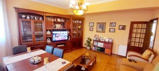 Casa  Avenida de cornazo 37. Se vende casa muy bien situada