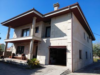 Xalet  Po-190. Chalet de piedra en valga con 1.947 m² de parcela