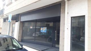Lloguer Local Comercial  Rúa fonte de fefiñans. Local comercial en el centro de cambados