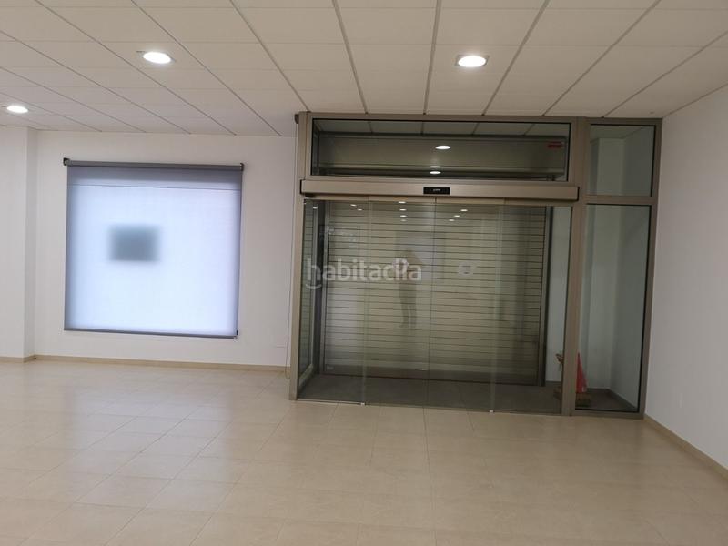 Foto 2a48254a-c35a-477b-a781-5c9afc42d584. Lloguer local comercial a avenida cambados 69 a Meis