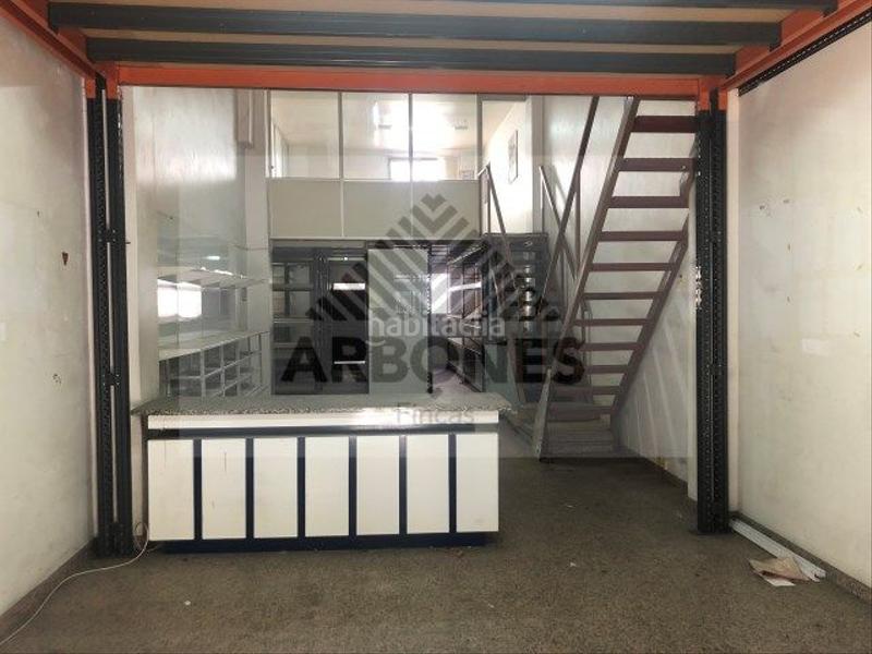 Foto ae44b7f2-ead6-4aad-86ca-76a78226097a. Location local commercial dans O Castro Vigo