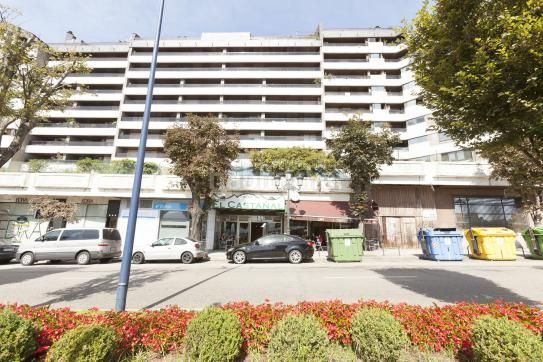 Foto 78ad5982-dadc-4380-b9d9-30277a36ff5d. Local commercial dans avenida gran via 116 dans O Castro Vigo