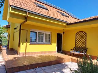 Haus in Bernueces. Gijóncasa