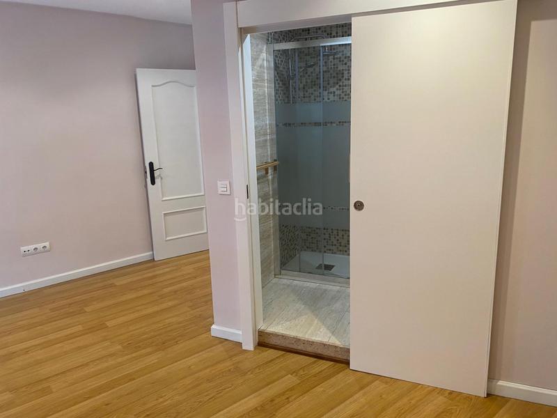 Foto 8ed84dcb-43ee-499a-bc06-709bcc0e38df. Piso en joaquin alonso bonet 2 piso en Centro Gijón