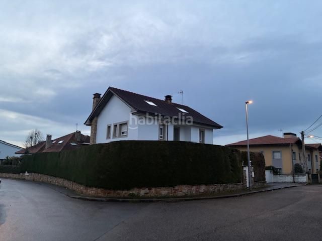 Foto d6d9a498-3869-494e-aafd-6315f4d4cf0f. Chalet in de los jazmines 368 in Somió Gijón