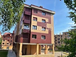 Foto 762040d6-95ec-4a40-be19-9f1b05fcd0ee. Piso  en Roces Gijón