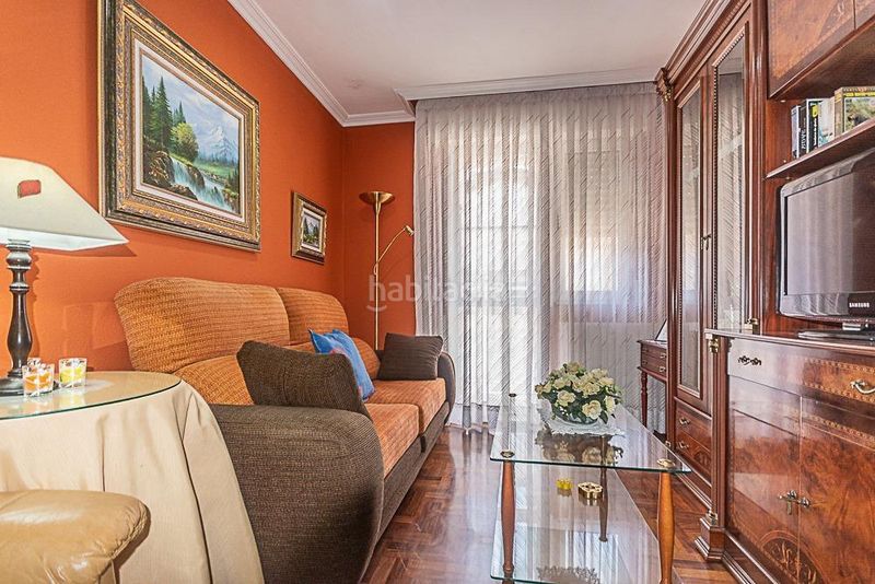 Foto 535db03b-fd04-4a5e-ad98-d810ec7791bc. Apartament amb calefacció a Llano Gijón