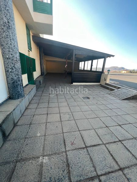 Foto a2579ee9-7f9f-410a-b3bc-b49f5fcfec86. Edificio en Triquivijate Antigua